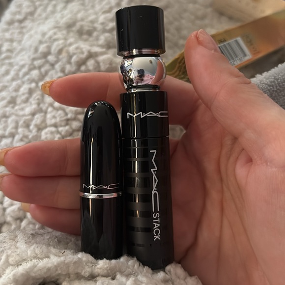 MAC Mini Lip + Lash Duo- Boxed SET- NWT 50% off retail - Picture 2 of 4